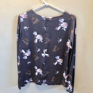 Medium tall patterned blouse with flared sleeves